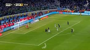 Tirou dois adversários do caminho e finalizou de pé... direito: o 100.º golo de Messi pela seleção argentina