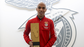 João Mário recebe prémio de melhor jogador do mês de fevereiro da Liga Bwin pelo SJ