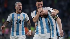 Hat trick histórico de Messi no festival dos campeões