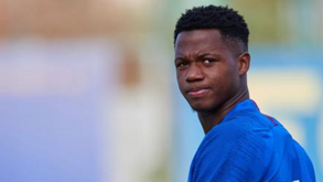 Pai de Fati quer tirá-lo do Barcelona: «Não peço que seja sempre titular, mas é o camisola 10...»