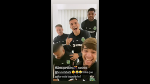 Palhinha dá os parabéns a Tabata com 