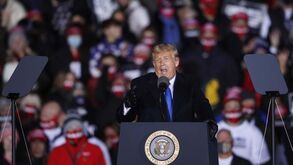 Donald Trump acusado formalmente no caso que envolve atriz pornográfica