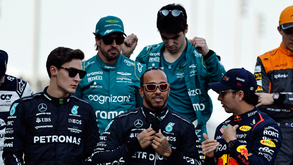 Alonso sobre Hamilton: «Com um carro normal nota-se que tem debilidades. Russell já ganha 2-0 esta época»