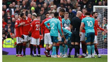 Casemiro marca e garante empate do Manchester United contra o