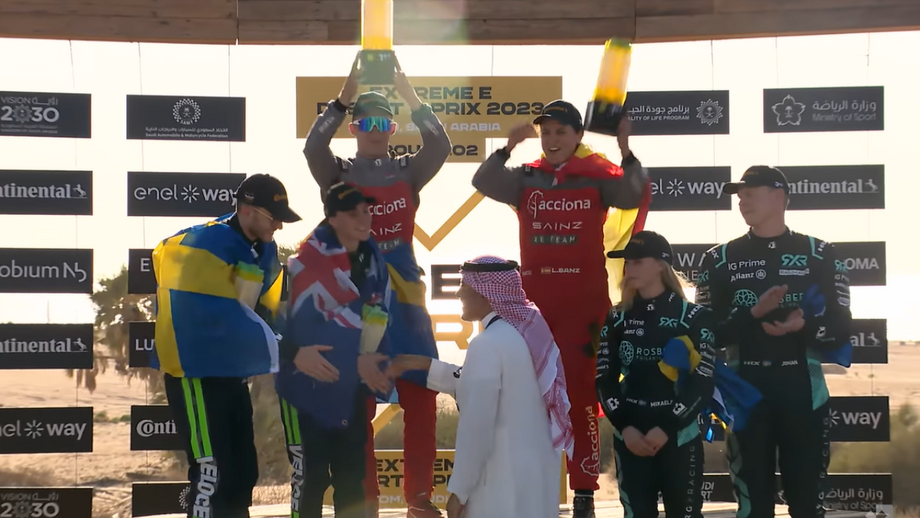 Equipa de Carlos Sainz vence prova de abertura da Extreme E