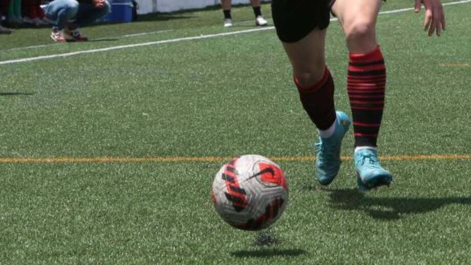 Pêro Pinheiro cumpre primeiro de dois jogos à porta fechada