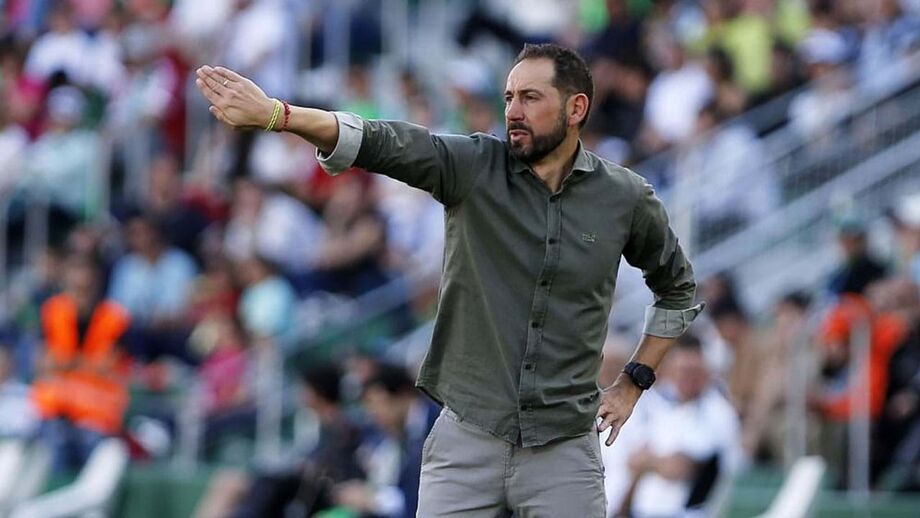Elche despede o terceiro treinador na época 2022/23