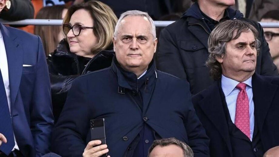 Presidente da Lazio volta a explicar confusão com Mourinho: «Vi um jogador nu no corredor»
