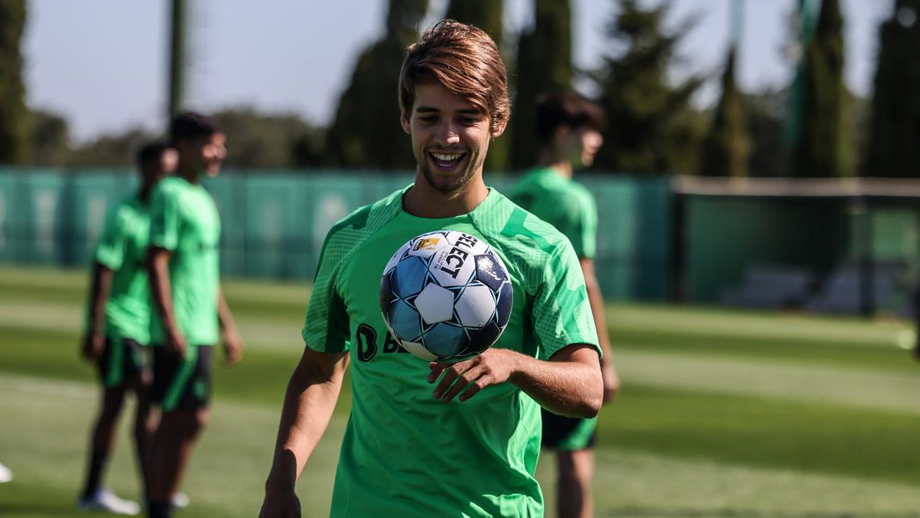 Renovação para Daniel Bragança: dirigentes do Sporting querem motivar o médio após grave lesão