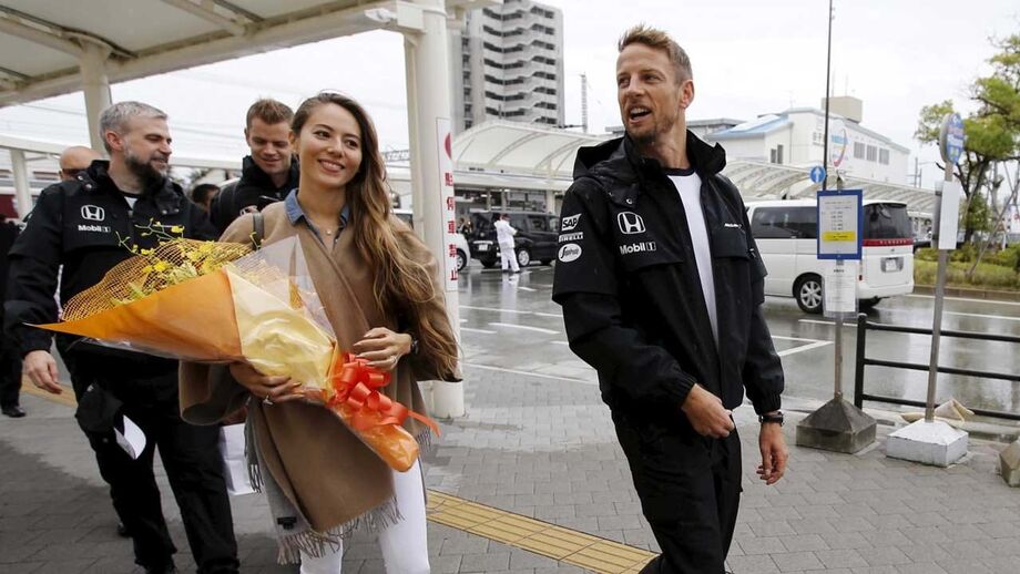 Ex-mulher de campeão do Mundo de Fórmula 1 detida no Japão por suspeitas de posse de droga