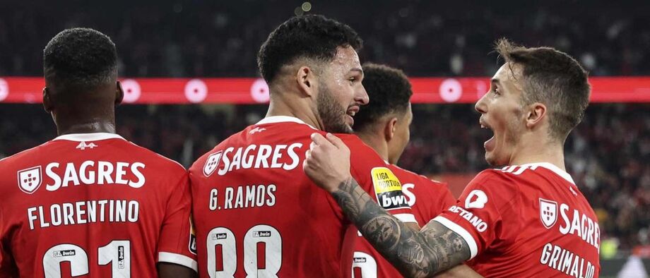 Tentou a sorte e ajudou Gonçalo Ramos: Grimaldo bateu recorde de remates e brilhou em toda a ala