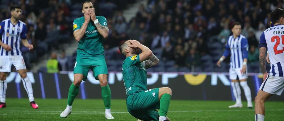 A crónica do FC Porto-Estoril, 3-2: dragão não evitou novo sobressalto 