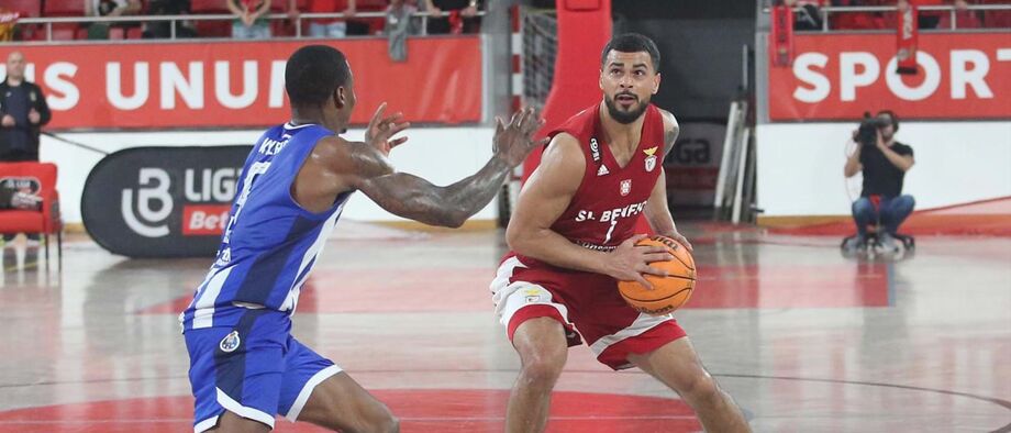 Benfica-FC Porto, 99-75: águia não deu chances