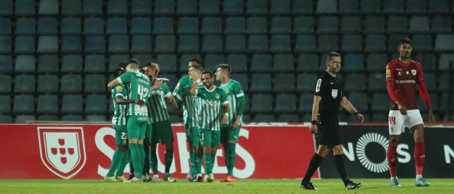 A crónica do Santa Clara-Rio Ave, 0-2: caminho marítimo para a permanência