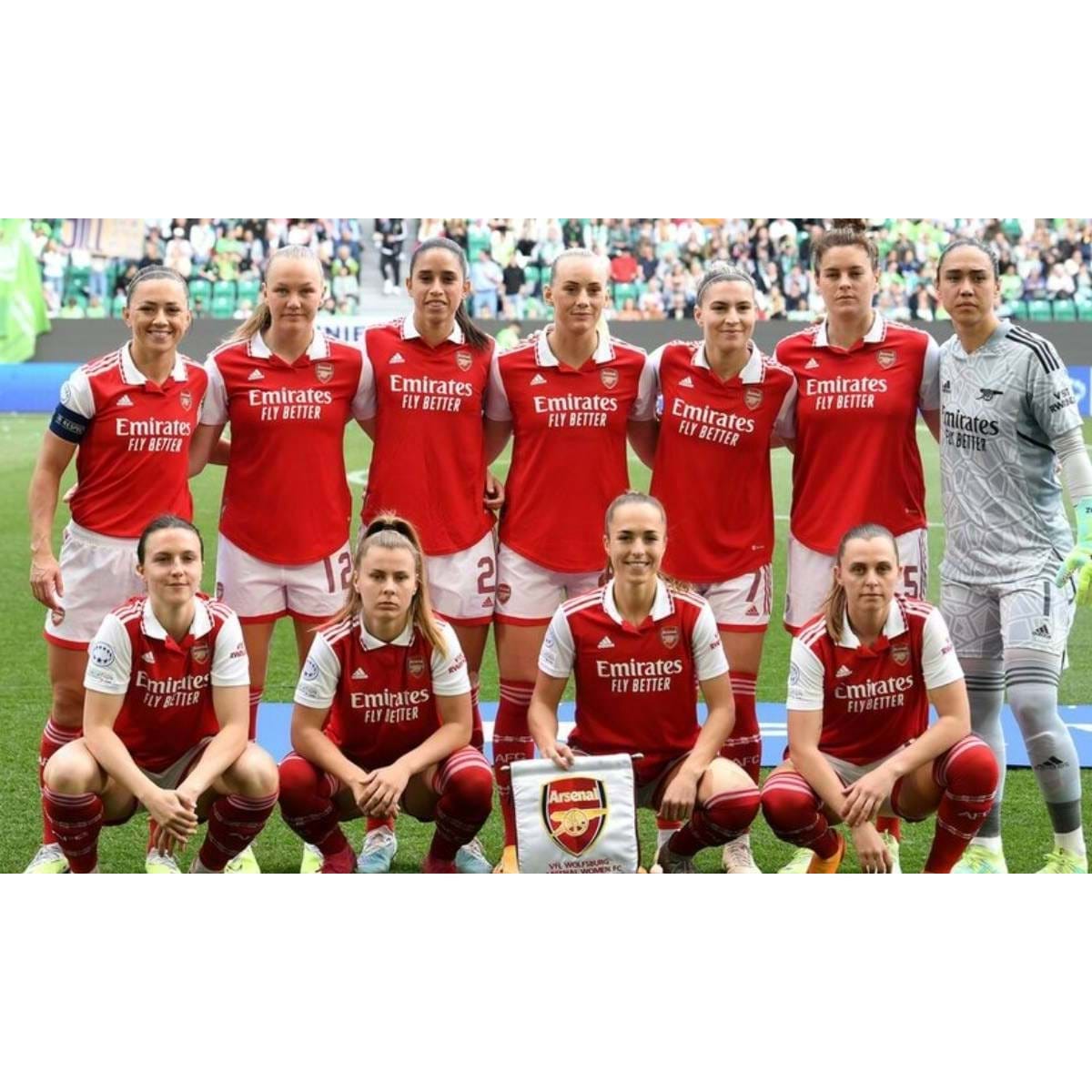 Avião com time feminino do Arsenal pega fogo na Alemanha, Atualidades