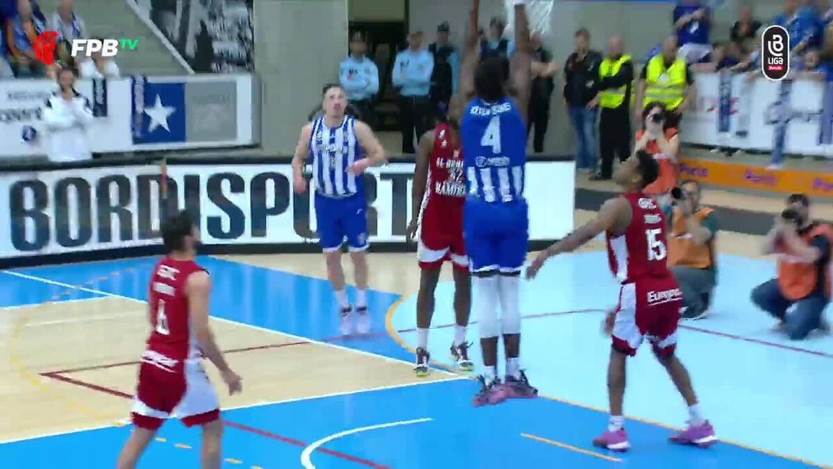 Benfica e o jogo de basquetebol com o FC Porto: «Boicote a árbitros é  prática de terceiro mundo» - Basquetebol - Jornal Record