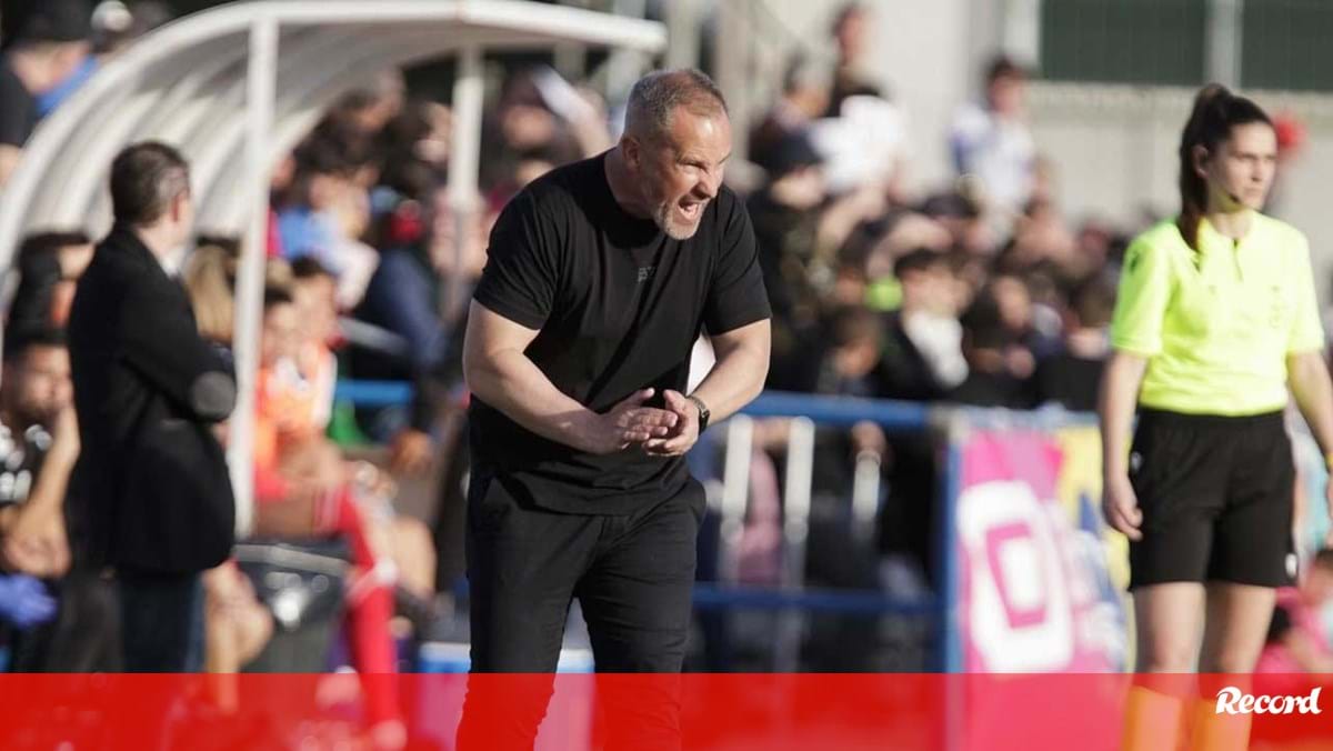 Escándalo en España: Entrenador del Alhama acusado de enviar fotos sexuales a jugadores – España