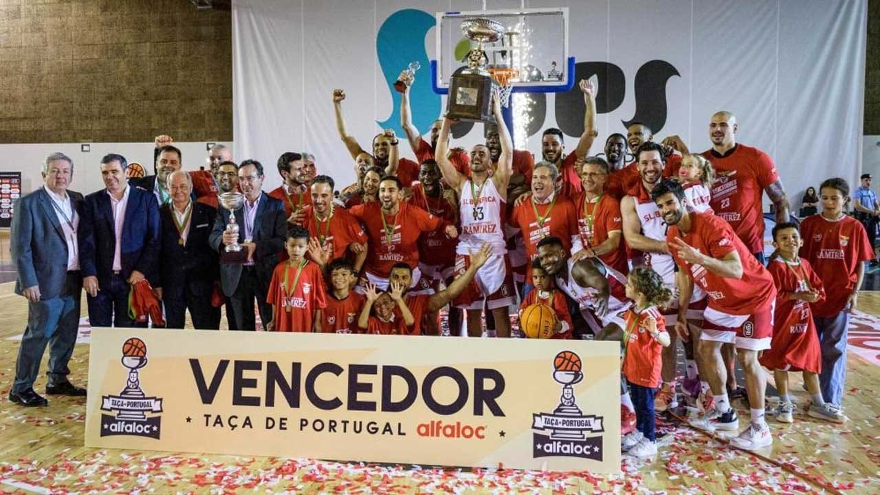 Benfica vence por um ponto e conquista Taça de Portugal de basquetebol -  SIC Notícias