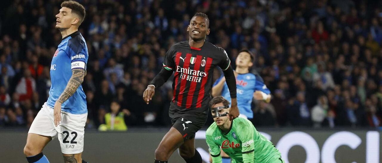 Leão bisou no 4-0 do Milan ao Nápoles no campeonato 