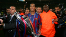 Extremo-esquerdo: Ronaldinho - O craque brasileiro venceu a competição com o Barcelona em 2006 e era conhecido pelos dribles excecionais, pela criatividade e capacidade de marcar golos espetaculares.