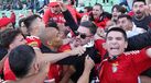 Gonçalo Ramos abriu o marcador em Vila do Conde e foi 'engolido' por adeptos do Benfica nos festejos