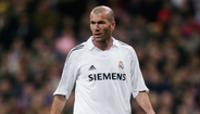 Médio: Zinedine Zidane - O craque francês venceu a competição com o Real Madrid como jogador e como treinador. Era conhecido pela visão excecional, capacidade de passe e habilidade em controlar o meio-campo.