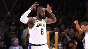 Warriors no playoff e Lakers no play-in: os emparelhamentos para a fase a eliminar da NBA