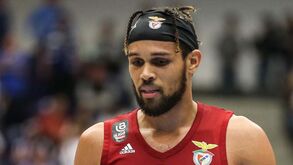 Benfica-Sporting: Ivan Almeida expulso e aos gritos após levar segunda falta técnica ao intervalo