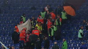 Adepto morre no estádio do Schalke 04 durante jogo com o Bayer Leverkusen