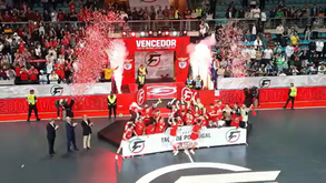 Benfica festejou à grande a vitória na Taça de Portugal de futsal sobre o Sporting