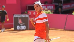 Campeão Sebastián Báez avança para a segunda ronda