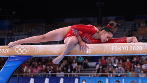 Campeã olímpica Sunisa Lee tem lesão nos rins mas espera recuperar a tempo de Paris'2024