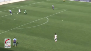 Falha de comunicação entre defesa e guarda-redes dá origem a golo caricato em Itália