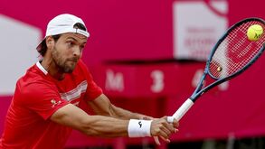 João Sousa avança para a segunda ronda do Estoril Open