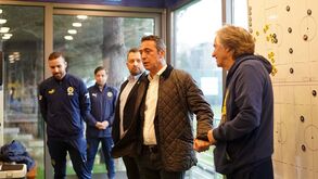 Presidente do Fenerbahçe foi ao treino e esta foto com Jorge Jesus está a dar que falar