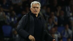 Paris SG já trabalha na sucessão a Galtier: Mourinho é um dos treinadores na lista