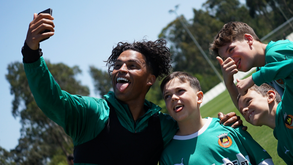 Plantel profissional do Rio Ave em convívio com jovens