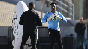 Celton Biai: do ídolo Bruno Varela, de quem foi apanha-bolas, à alcunha 'Pássaro Negro'