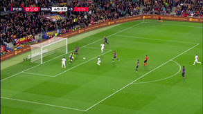 Benzema simulou e Vinícius não perdoou: o golo que permitiu ao Real Madrid empatar a eliminatória com o Barça