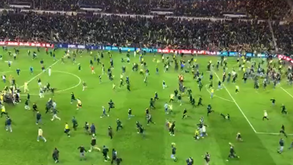 Nantes qualificou-se para a final da Taça de França e os adeptos invadiram o relvado para festejar