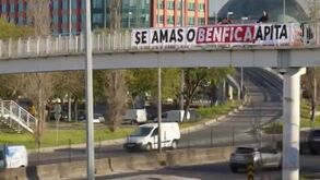 «Se amas o Benfica, apita»: a mensagem dos adeptos das águias em resposta à tarja da 1.ª volta na VCI 