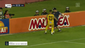 Insólito: apanha-bolas atrasa reposição de bola... com túnel ao guarda-redes