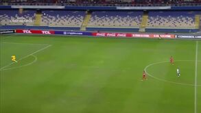 Paraguaio marca golaço do meio campo defensivo na Libertadores