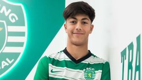 Eduardo Felicíssimo assina contrato profissional com o Sporting