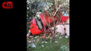Condutora perde o controlo e carro cai dentro de jardim da casa do vizinho em Albergaria-a-Velha