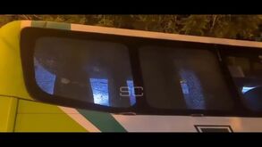 Insólito: adeptos do Tigre enganam-se e... apedrejam autocarro da própria equipa