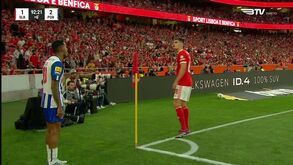 Galeno e António Silva desentenderam-se e o jogador do FC Porto mostrou... a língua