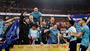 Burnley garante promoção à Premier League em tempo recorde