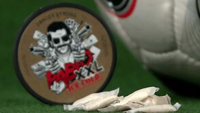 Snus: alerta na Premier League com o número de jogadores viciados a aumentar