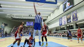 A crónica do FC Porto-Benfica, 92-89: Salto para o topo